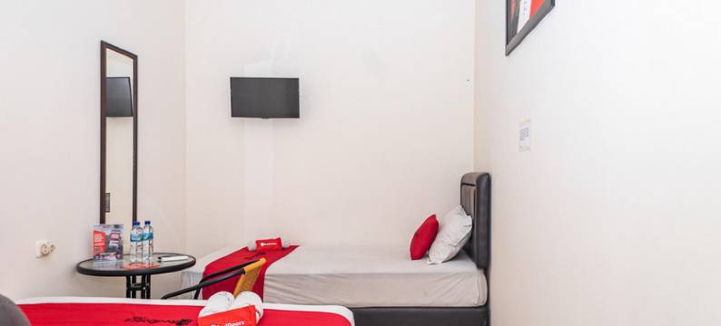 红多兹酒店-近万隆阿伦阿伦2号(RedDoorz Near Alun Alun Bandung 2)图片