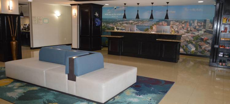 小石城布莱恩特拉昆塔温德姆套房酒店(La Quinta Inn & Suites by Wyndham Little Rock - Bryant)图片