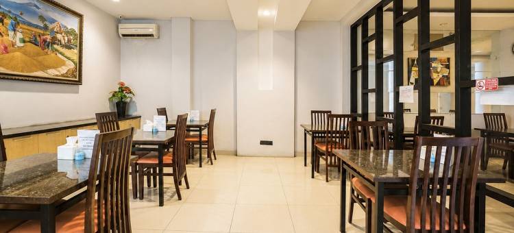 苏拉巴亚橡树镇屋酒店(Townhouse Oak Hotel Niaga Surabaya)图片