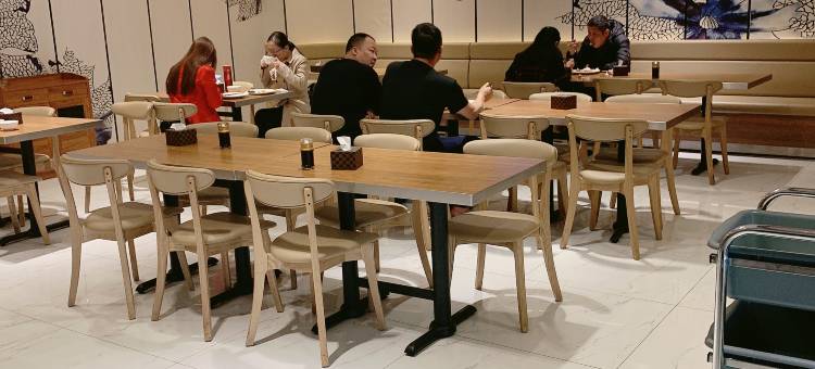 H酒店(太原迎泽大桥理工大学地铁站店)图片