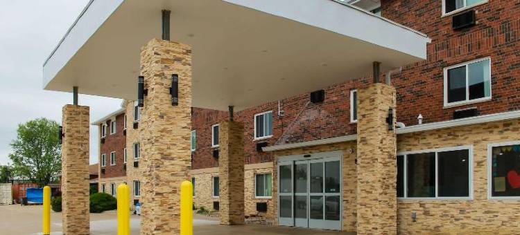 贝滕多夫-阔德城凯隆波因特酒店(Clarion Pointe Bettendorf - Quad Cities)图片