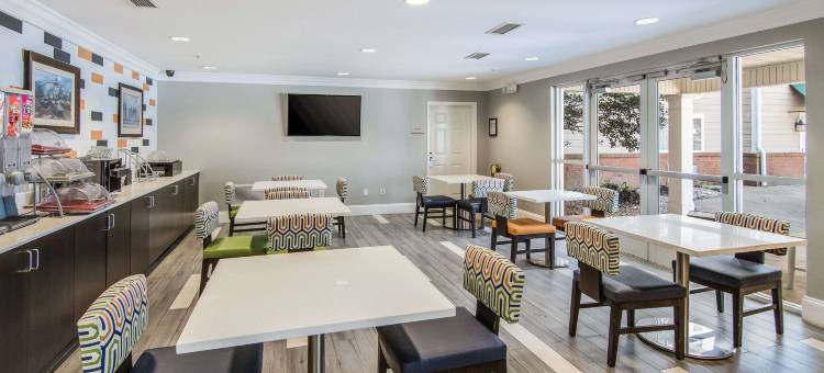 MainStay套房哥伦布市堡摩尔边上(MainStay Suites Columbus Next to Fort Moore)图片