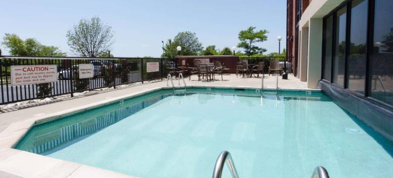 堪萨斯城机场德鲁里套房酒店(Drury Inn & Suites Kansas City Airport)图片