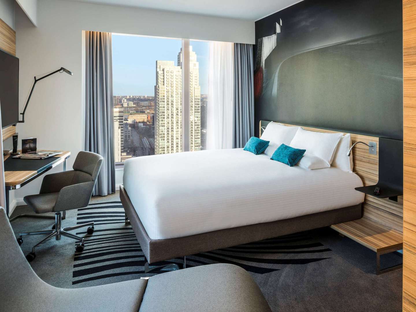 Novotel London Canary Wharf Over view