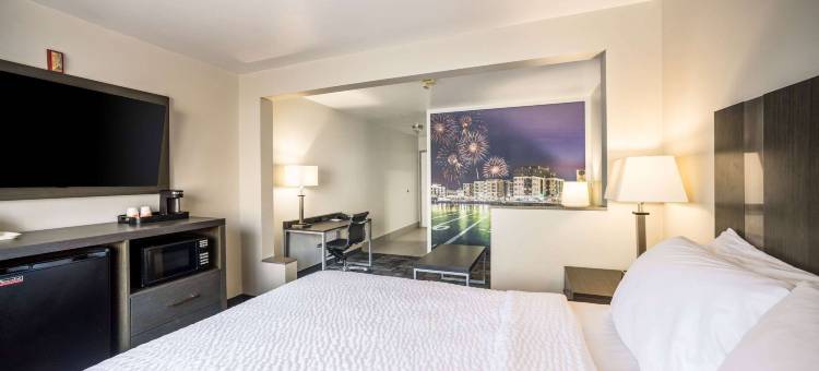 绿湾体育场附近美吟温德姆酒店(AmericInn by Wyndham Green Bay Near Stadium)图片