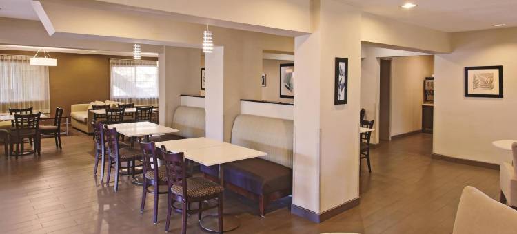 卡尔斯巴德乐高乐园拉昆塔温德姆套房酒店(La Quinta Inn & Suites by Wyndham Carlsbad - Legoland Area)图片