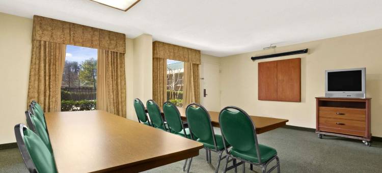 格林斯伯勒豪生酒店-近体育馆(Howard Johnson by Wyndham Greensboro Near the Coliseum)图片