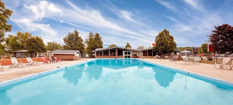 加纳诺克省旅馆华美达酒店(Ramada Provincial Inn 1000 Islands/Gananoque)图片