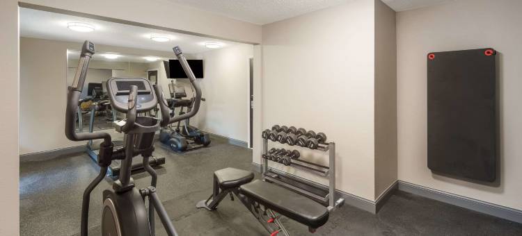 克莱瑞恩波因特-印第安纳波利斯东北部酒店(Clarion Pointe Indianapolis Northeast)图片