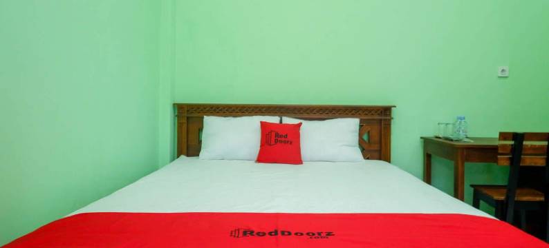 红多兹伊斯兰酒店-近日惹莫努门肯巴里(RedDoorz Syariah Near Monumen Jogja Kembali)图片