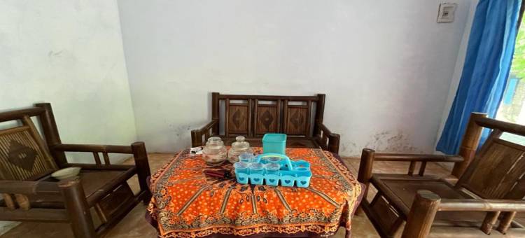 OYO 96881831 斯里甘地红岛海滩民宿，靠近潘切尔海滩(Hotel O Homestay Srikandi Pulau Merah BeachNearPantai Pancer)图片
