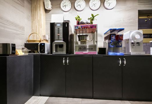 Hotel to Heaven Hotel Overview