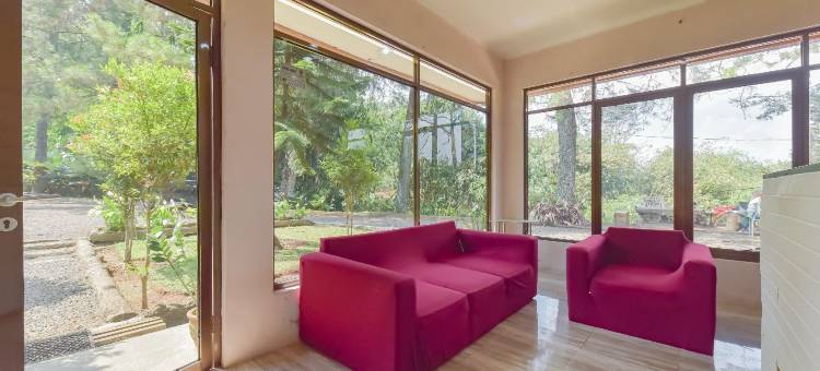 红门酒店度假村清真-近DCastello齐亚特苏邦(RedDoorz Resort Syariah Near d'Castello Ciater Subang)图片