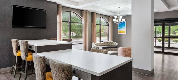 默夫里斯伯勒戴斯套房酒店(Days Inn & Suites by Wyndham Murfreesboro)图片