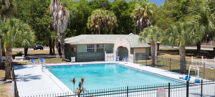 普兰特城骑士酒店(Knights Inn Plant City)图片