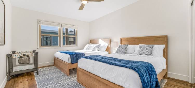 Newly remodeled PB Home w/ AC, King Beds - 2blocks2beach - Sleeps 24 - Parking图片