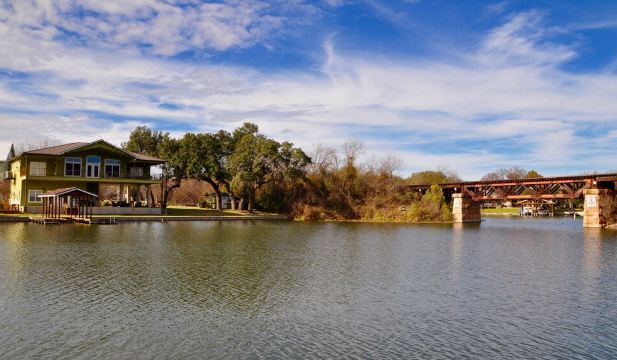 Gorgeous Lake Views, Huge Covered Patios, Waterfront on Quiet Cove, Boat LiftHotel Overview