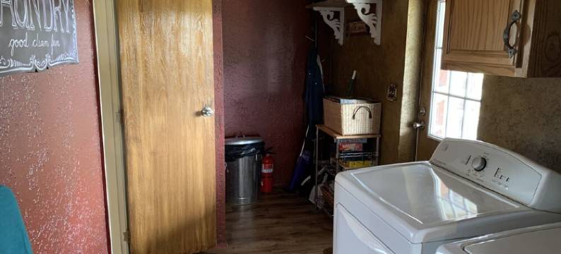 Mountain views, wrap around porch, incredible lawn with fire pit!!图片