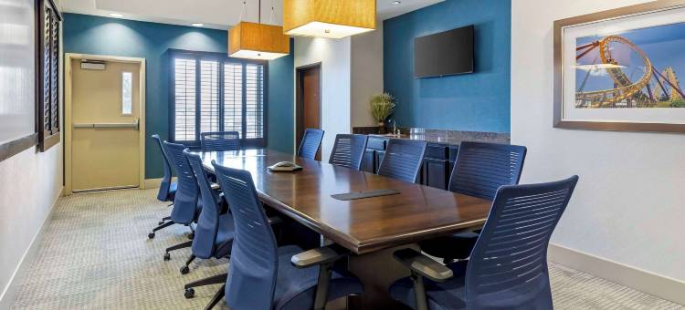 布赖顿丹佛东北医疗中心舒适套房酒店(Comfort Inn & Suites Brighton Denver NE Medical Center)图片