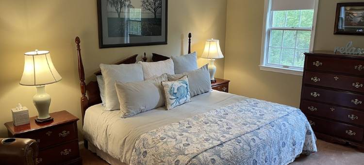 宽敞两卧室公寓，带套内浴室、独立入口、停车位和网球场(Roomy 2 Bedroom Apt. w/en Suite BA, Private Entry & Parking, Tennis Court)图片