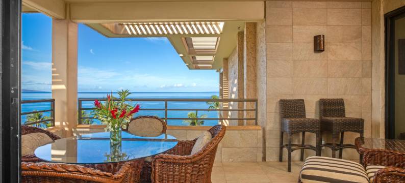 Spacious Kitchen and Stunning Ocean Views - Elegant Top-Floor Sanctuary图片