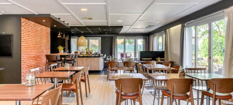 贝桑松西部法里恩城堡康铂酒店(Hotel Campanile Nature - Besançon Ouest Chateaufarine)图片