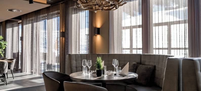 瓦尔斯纯粹度假村(AlpenParks Hotel & Apartment Arlberg Warth Mit Pool)图片