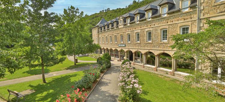 Logis Hotel l'Hôtel des Bains - Salles-la-Source图片