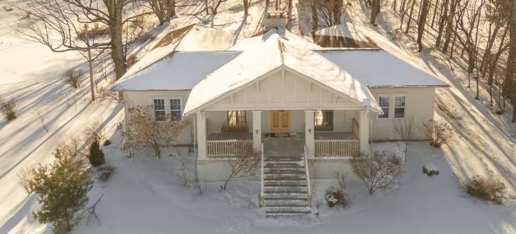 Trendy Upstate Hideaway with Scenic Views图片