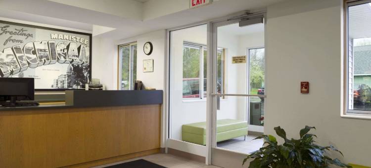 马尼斯特速8酒店(Super 8 by Wyndham Manistee)图片