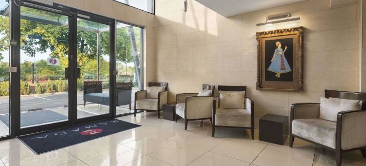 伯明翰奥尔德伯里温德姆华美达酒店(Ramada by Wyndham Oldbury Birmingham)图片