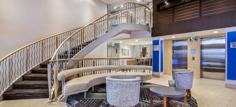 Holiday Inn Express & Suites 兰利智选假日酒店(Holiday Inn Express & Suites Langley)图片