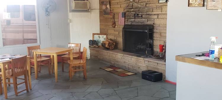 银马刺汽车旅馆(SILVER SPUR MOTEL)图片