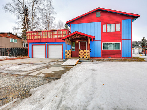 靠近市中心和先锋公园:费尔班克斯的度假屋,带甲板!