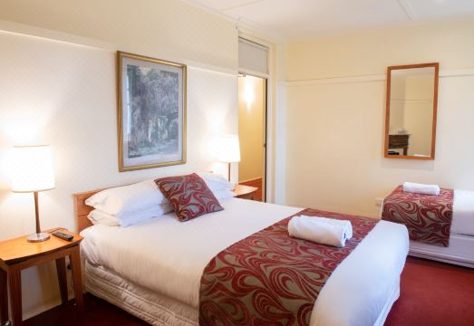 Linaker Motel Hotel Overview