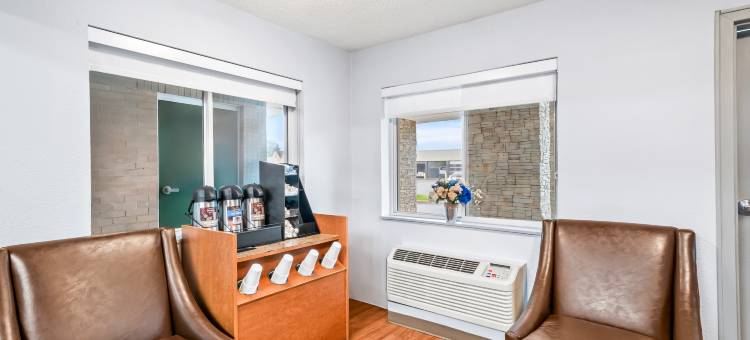 底特律-利沃尼亚霍姆汤开放式公寓(HomeTowne Studios Detroit - Livonia)图片