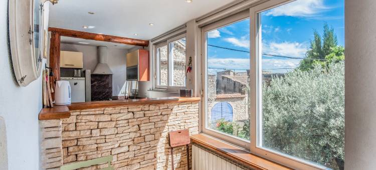 Stone House in Gard near Valbonne Forest图片