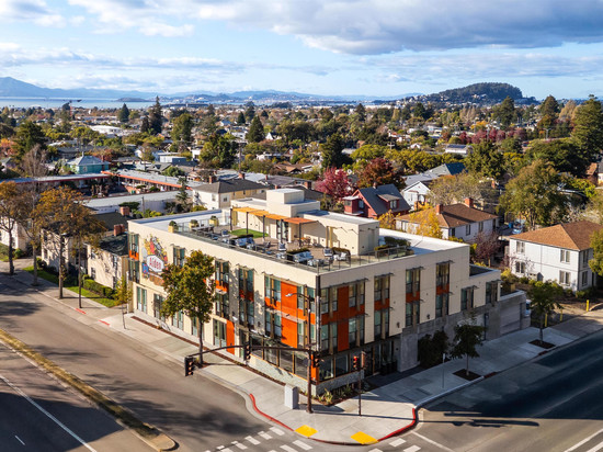 贝克利贝斯特韦斯特旗下Aiden