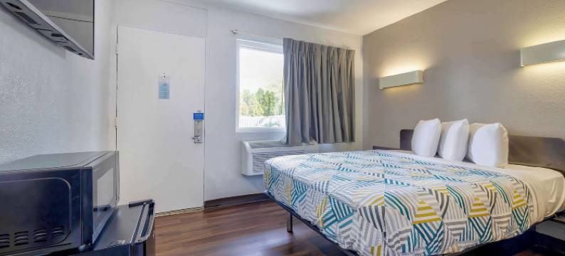 奥什科什6号汽车旅馆(Motel 6 Oshkosh, WI)图片