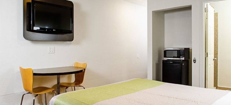 莫德斯托市区6号汽车旅馆(Modesto, CA - Downtown)图片