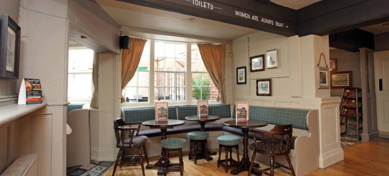 原白鹿 - 令伍特马斯顿旅馆(Original White Hart, Ringwood by Marston's Inns)图片