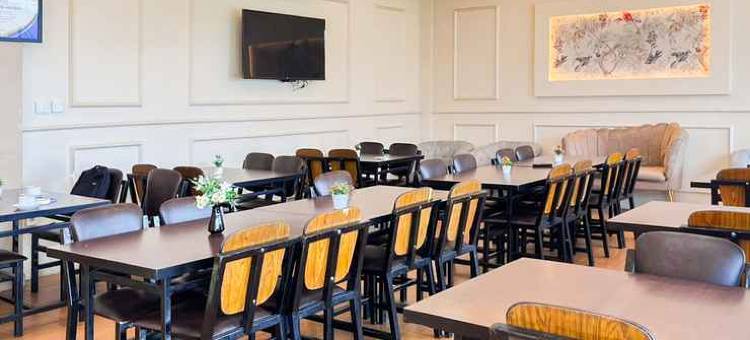 巴东班让红多兹沙里亚HDH酒店(RedDoorz Syariah at HDH Hotel Padang Panjang)图片