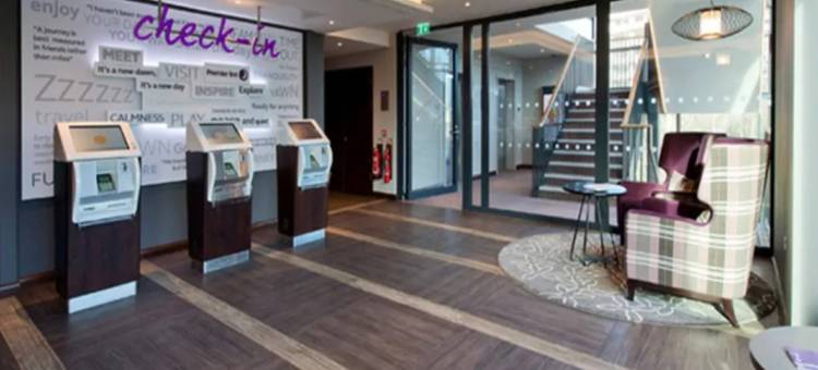 泰晤士畔斯坦斯普瑞米尔酒店(Premier Inn Staines Upon Thames)图片