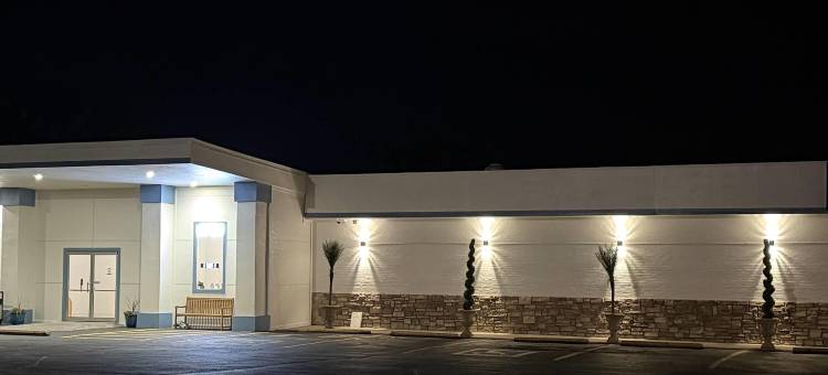 牛顿贝蒙特套房酒店(Baymont Inn & Suites Newton IA)图片