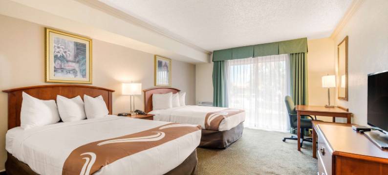 塔彭斯普林斯南凯艺套房酒店(Quality Inn & Suites Tarpon Springs South)图片