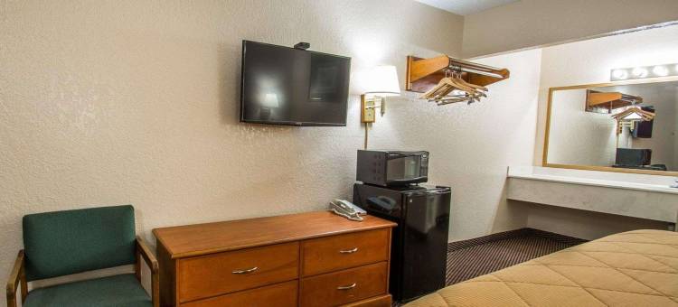 皮尔斯堡I-95罗德威酒店(Rodeway Inn Fort Pierce I-95)图片