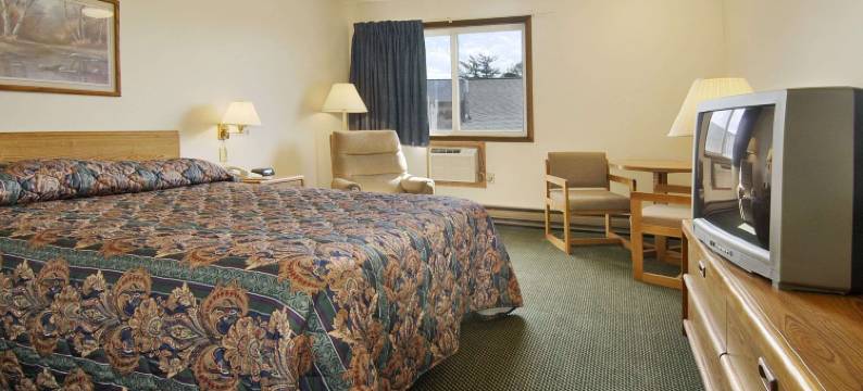 铁山酒店及套房(Super 8 by Wyndham Iron Mountain)图片