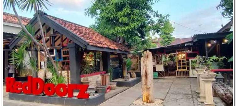 红多兹普拉斯酒店-近苏梅内普广场(RedDoorz Plus Near Alun Alun Sumenep)图片