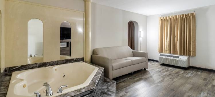 杰克逊红顶套房酒店(Red Roof Inn & Suites Jackson, TN)图片