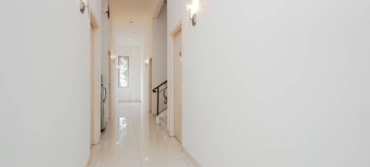 瑞德多兹普拉斯酒店 @ 佩玛纱丽卡拉瓦茨(RedDoorz @ Permata Sari Karawaci)图片